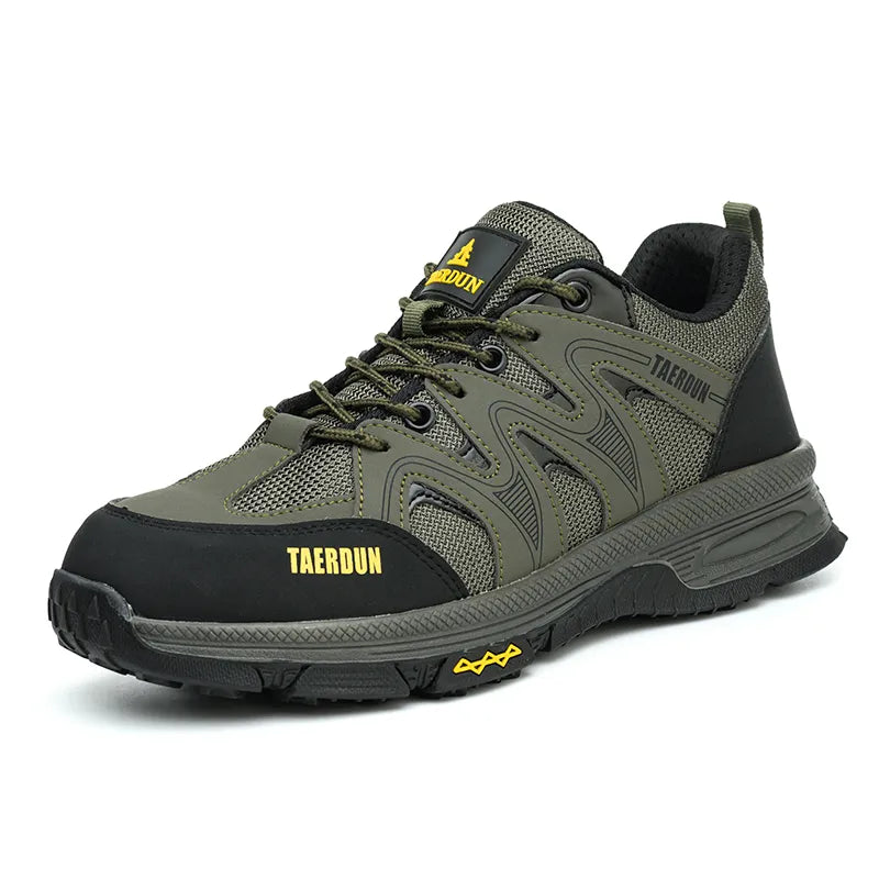 Men's outdoor work safety shoes, highly weather-resistant.