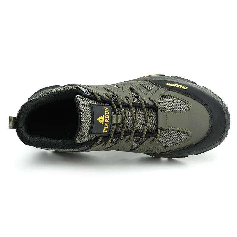 Men's outdoor work safety shoes, highly weather-resistant.