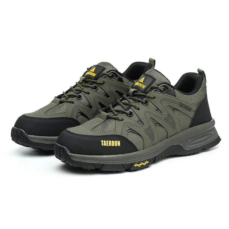 Men's outdoor work safety shoes, highly weather-resistant.