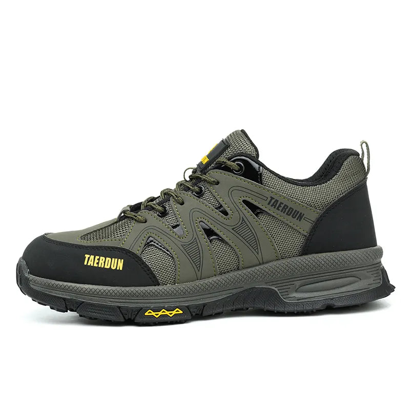 Men's outdoor work safety shoes, highly weather-resistant.